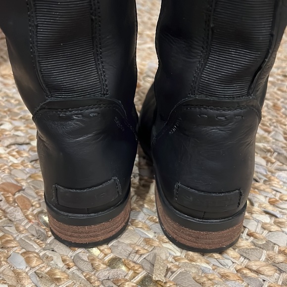 Sorel black tall leather boots - waterproof - Picture 6 of 10